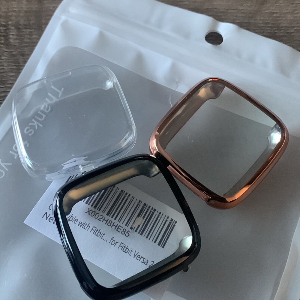 LMT: Fitbit Versa 2 Straps, Bumpers and Chargers (watch is not included). - Picture 16 of 16